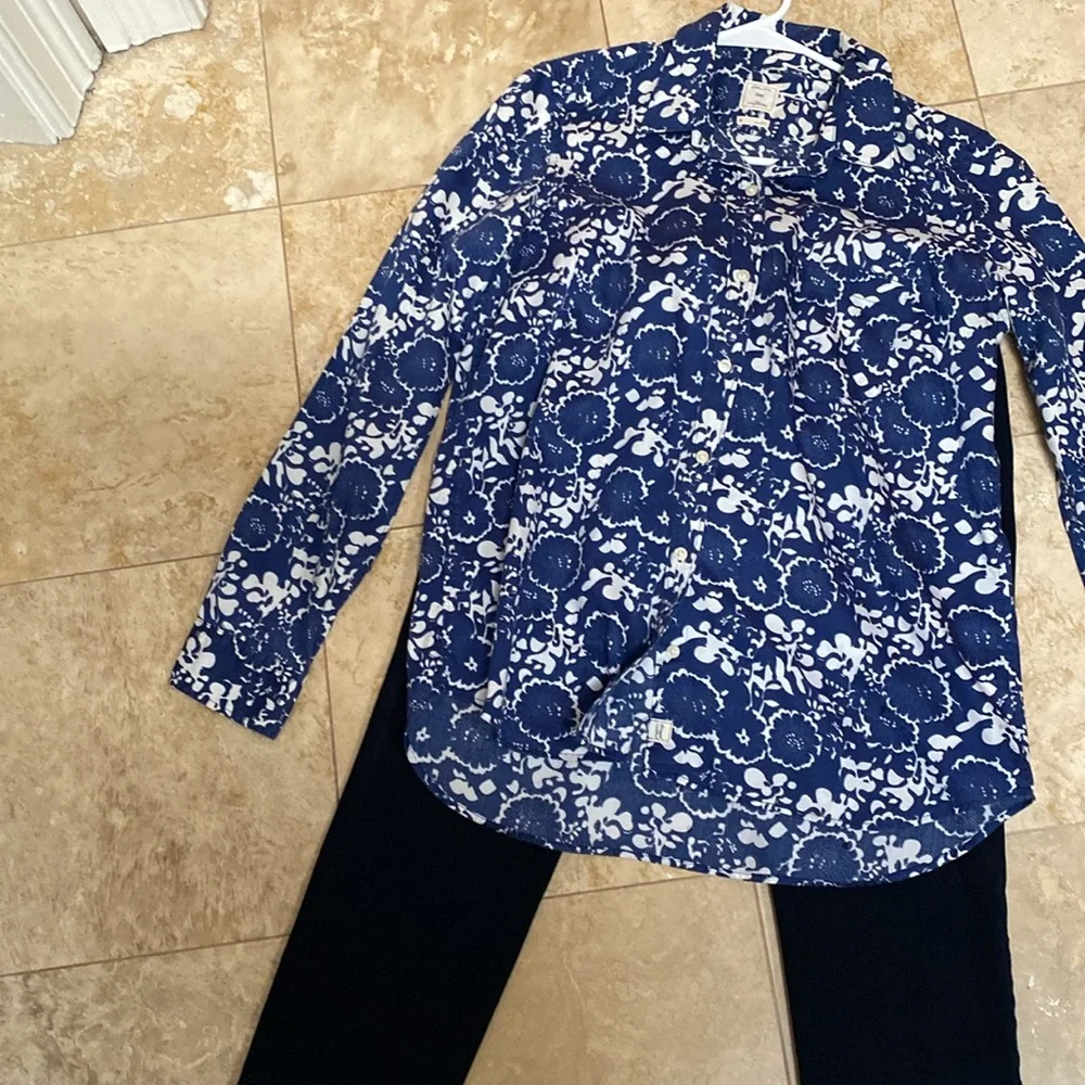 1 Banana Republic Pant 6 & 1 Gap shirt M .Bundle - Picture 2 of 9